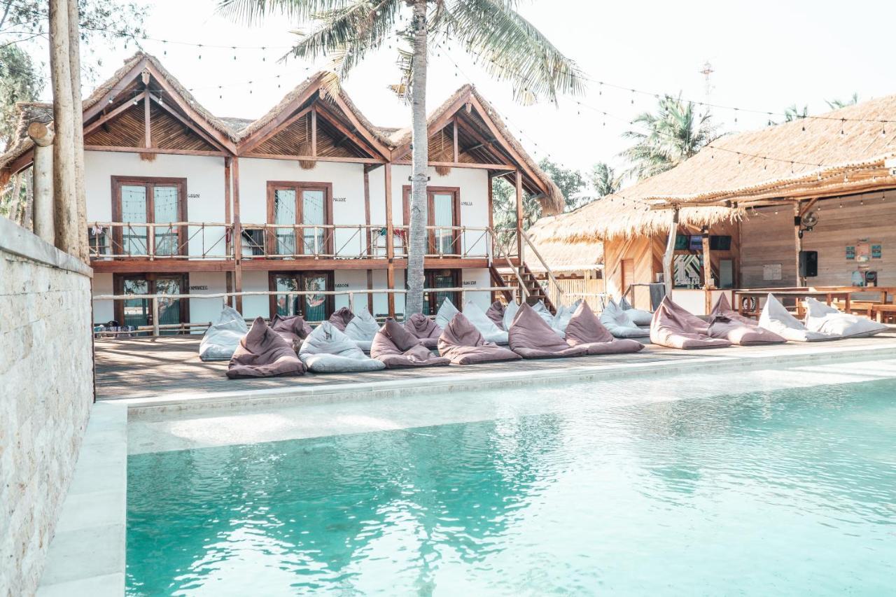 Mad Monkey Gili Trawangan Vandrehjem Eksteriør billede The resort's pool
