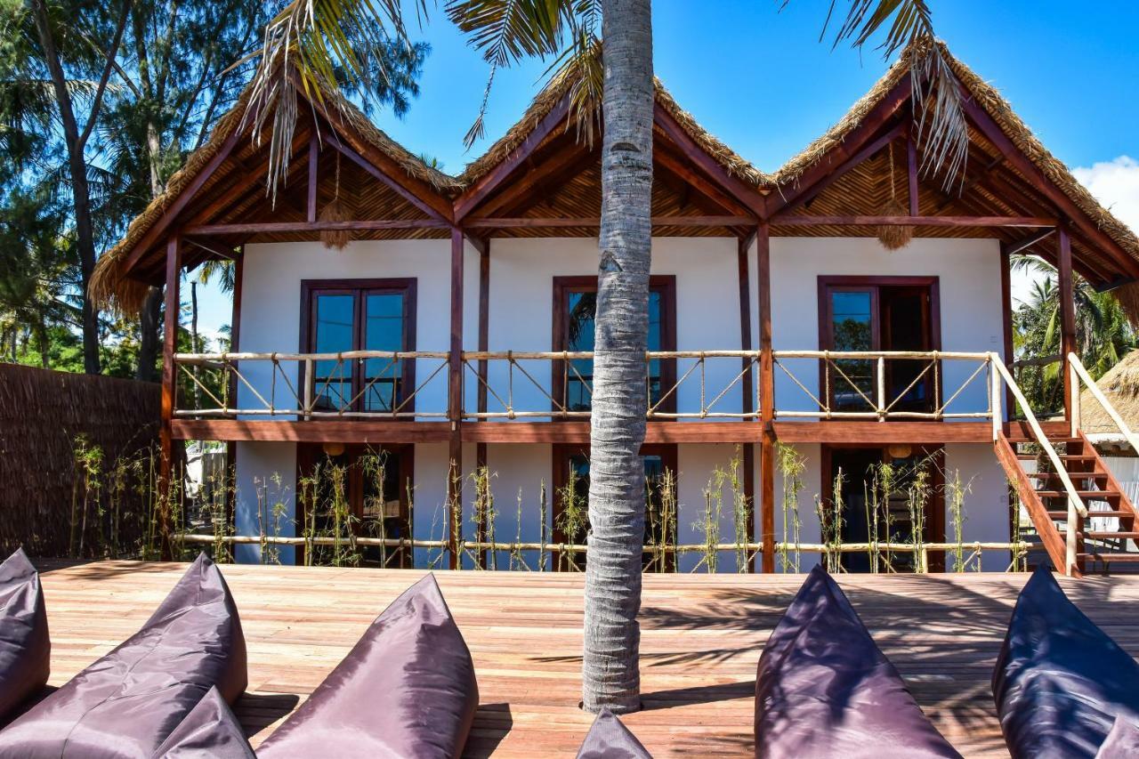 Mad Monkey Gili Trawangan Vandrehjem Eksteriør billede The resort's bungalows