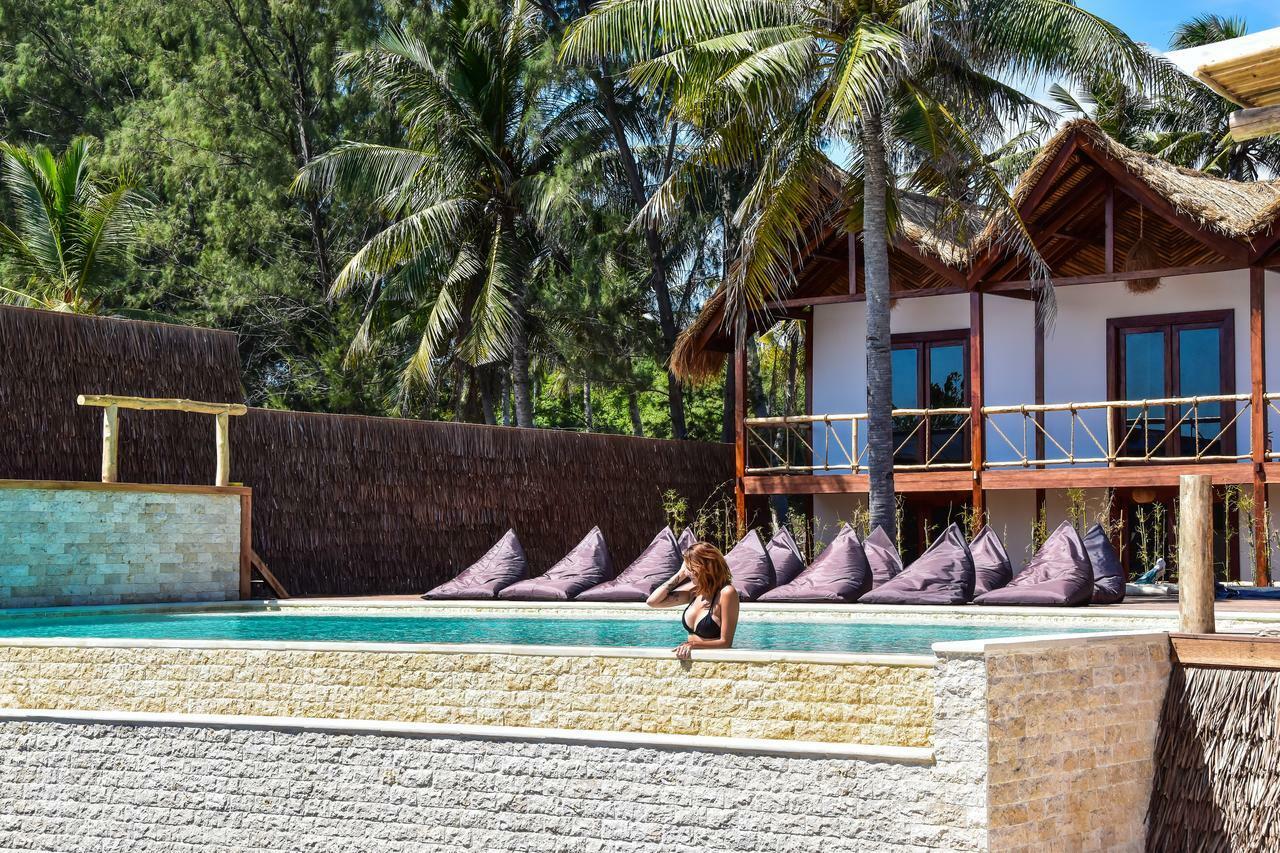 Mad Monkey Gili Trawangan Vandrehjem Eksteriør billede The swimming pool at the resort